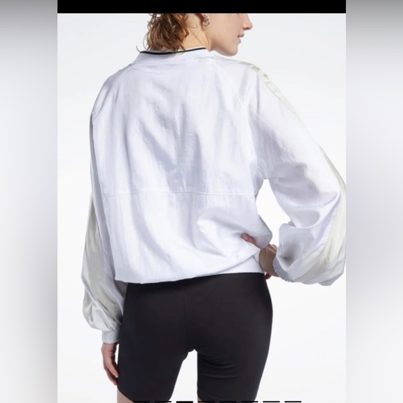 COPY - Classics Women’s Size S Twin Vector Crew White Sweatshirt - Picture 3 of 8